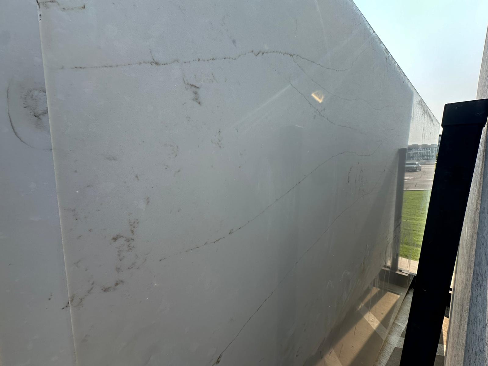 Bold veining stone